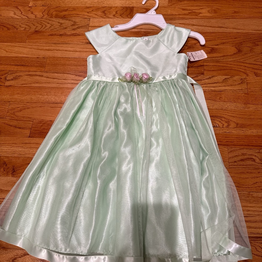 Kids light green dress with pink hat